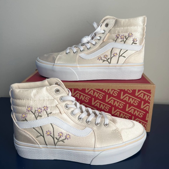 VANS Shoes - Vans NEW Filmore Hi platform sz 9.5 spring satin cream